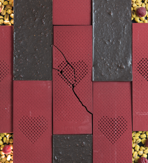 
                  
                    BUBO: CRUNCHY CORN CHOCOLATE BAR. 3.35oz (95g)
                  
                