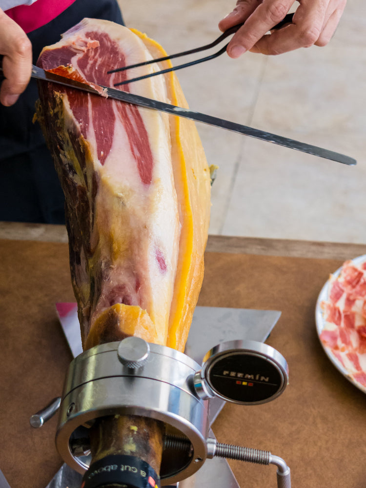 
                  
                    Carving Class - Serrano ham or Acorn Fed 100% Iberico  shoulder (Paleta).
                  
                